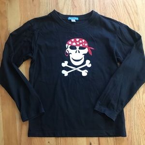 Black pirate shirt. Size 10 kids